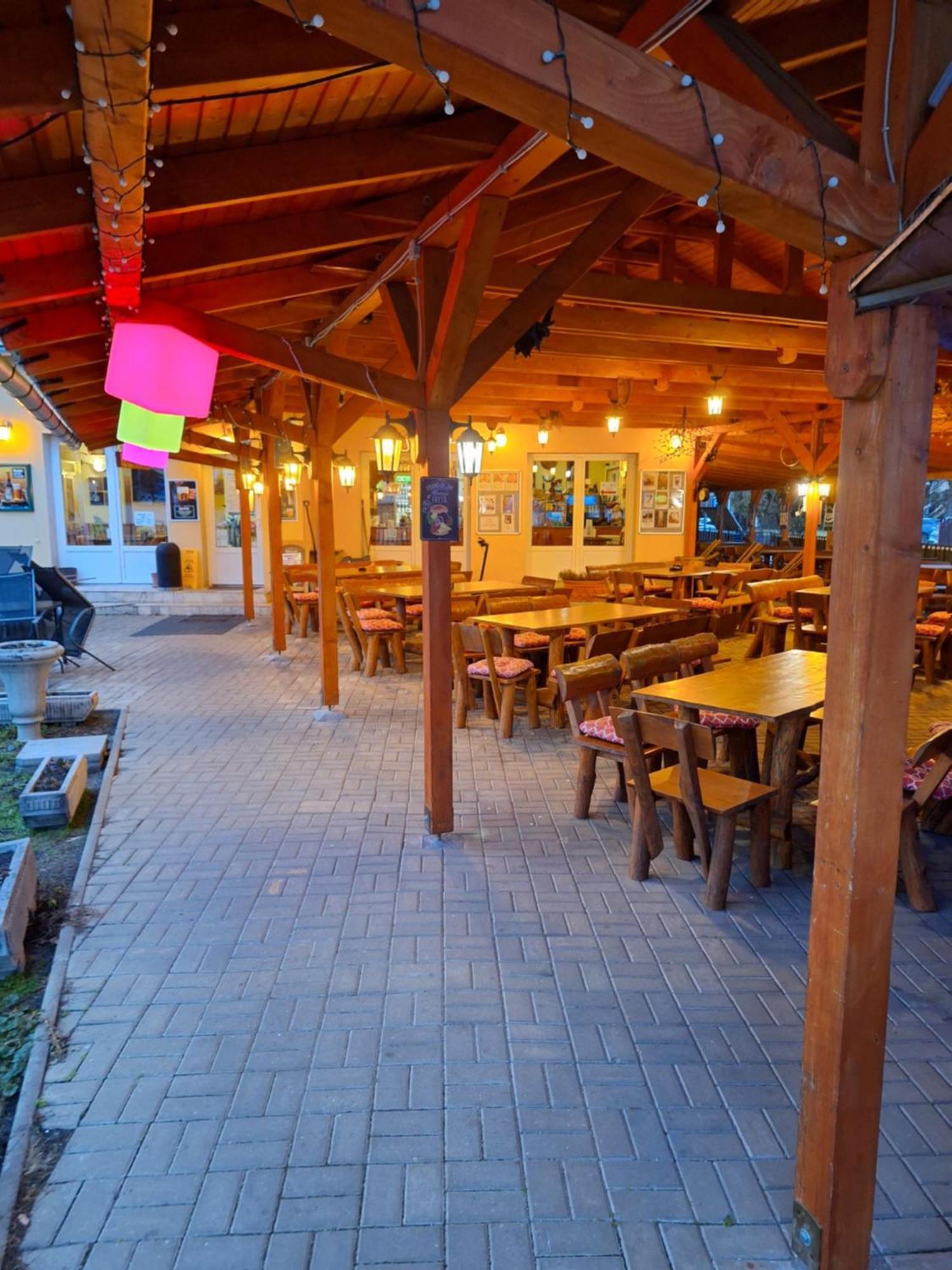 Grill Terasz Étterem és Szálláshely Mezőkövesd Exterior foto